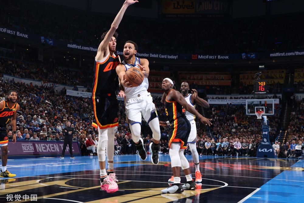 他的缺席对 他的缺席对